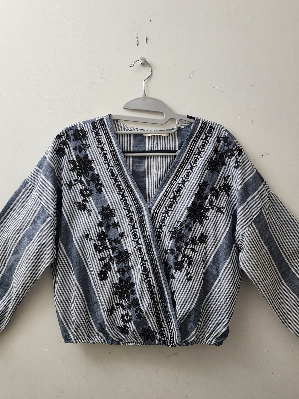 Chloe& Katie LadiesM Chambray Faux Wrap Floral Embroidered Striped Blue Boho Top